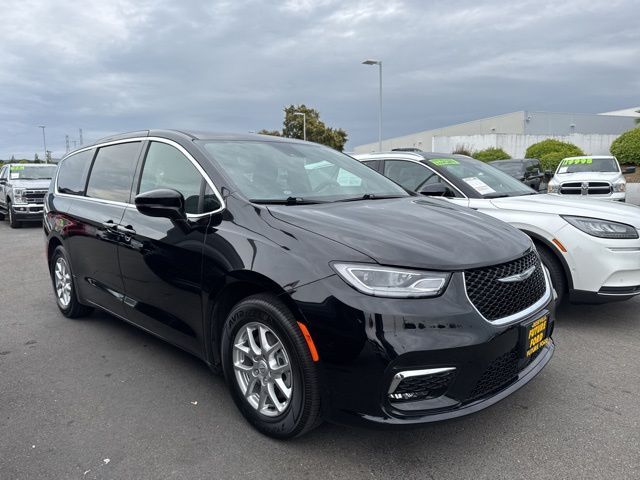 2025 Chrysler Pacifica Select Roseville CA