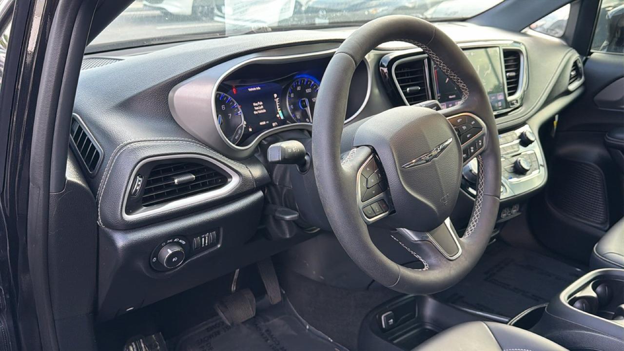 2025 Chrysler Pacifica Select San Antonio TX