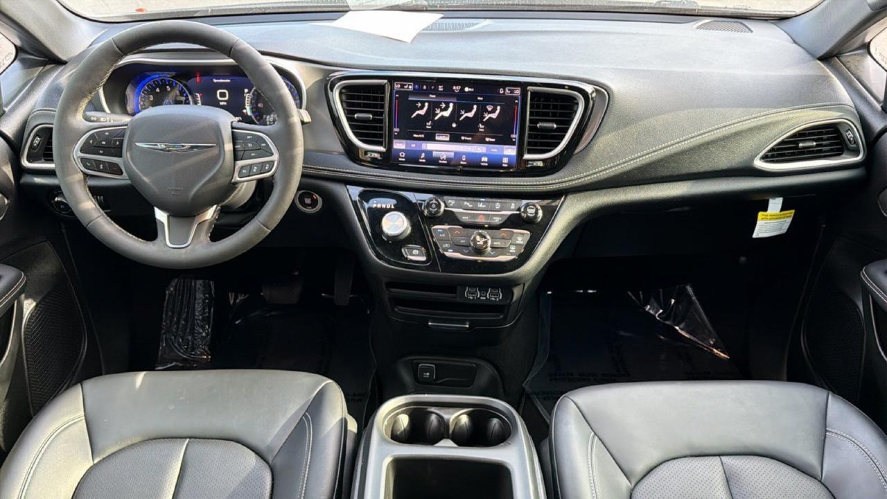 2025 Chrysler Pacifica Select San Antonio TX