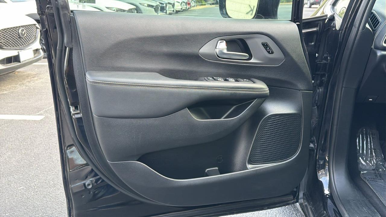 2025 Chrysler Pacifica Select San Antonio TX