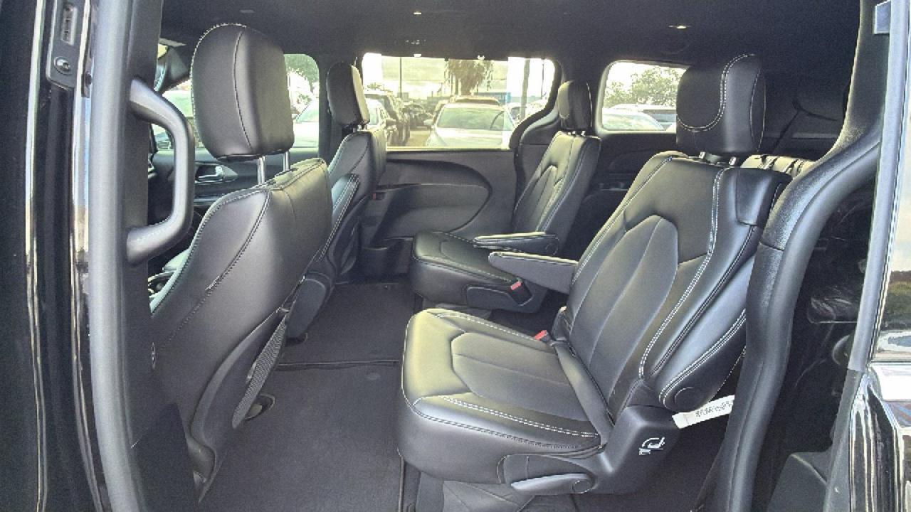 2025 Chrysler Pacifica Select San Antonio TX