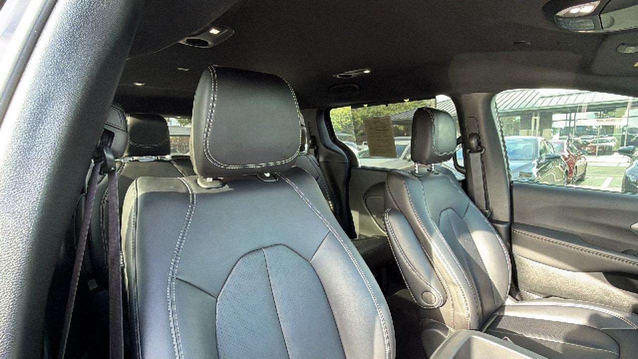 2025 Chrysler Pacifica Select San Antonio TX