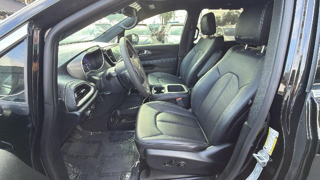 2025 Chrysler Pacifica Select San Antonio TX