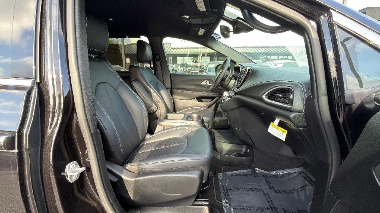 2025 Chrysler Pacifica Select San Antonio TX