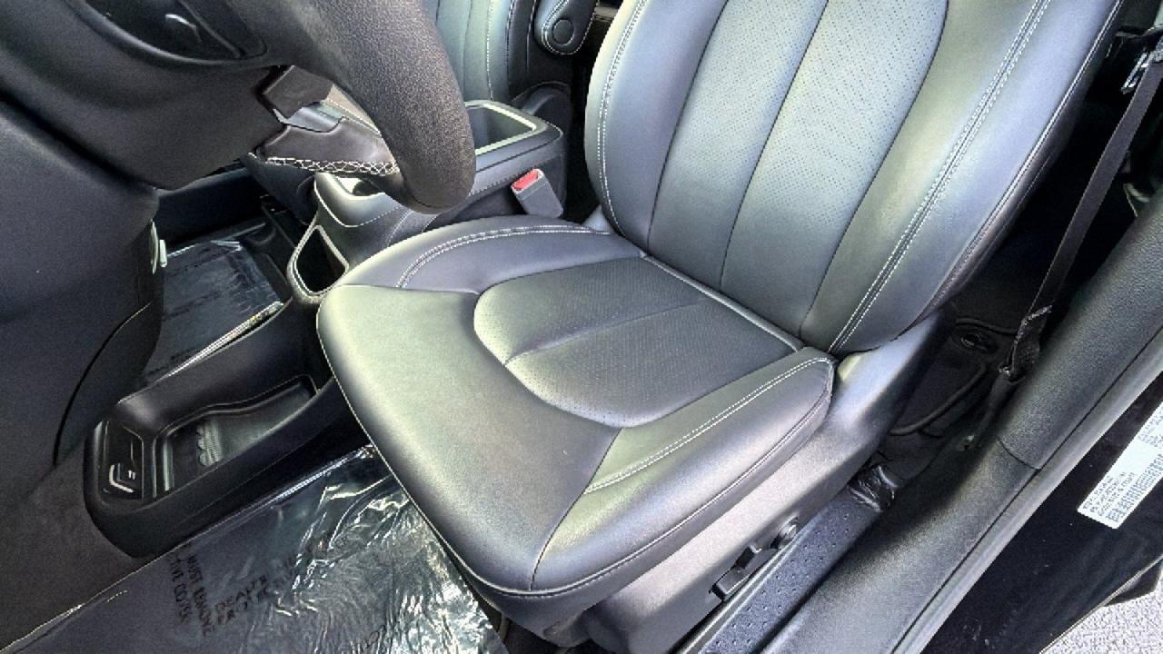 2025 Chrysler Pacifica Select San Antonio TX