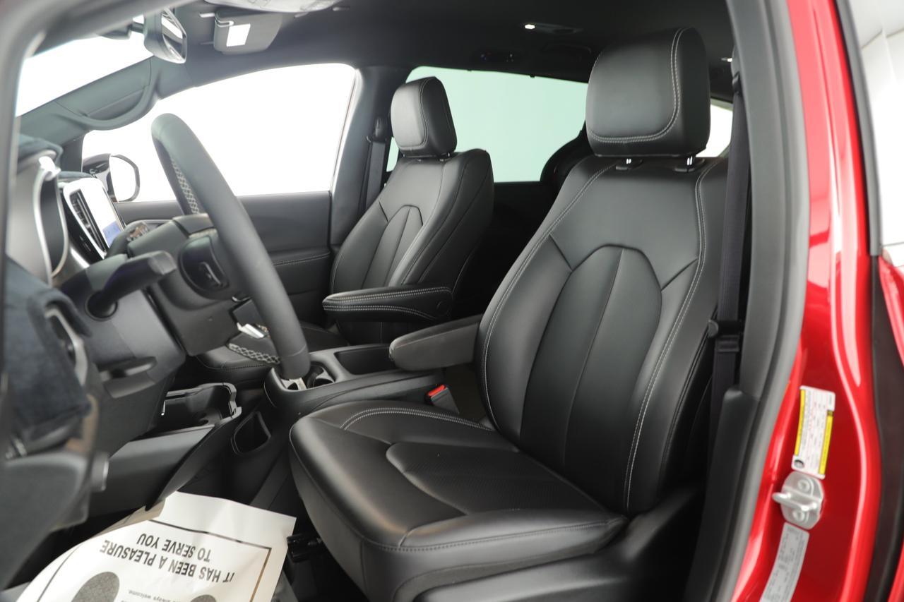 2025 Chrysler Pacifica Select New Braunfels TX