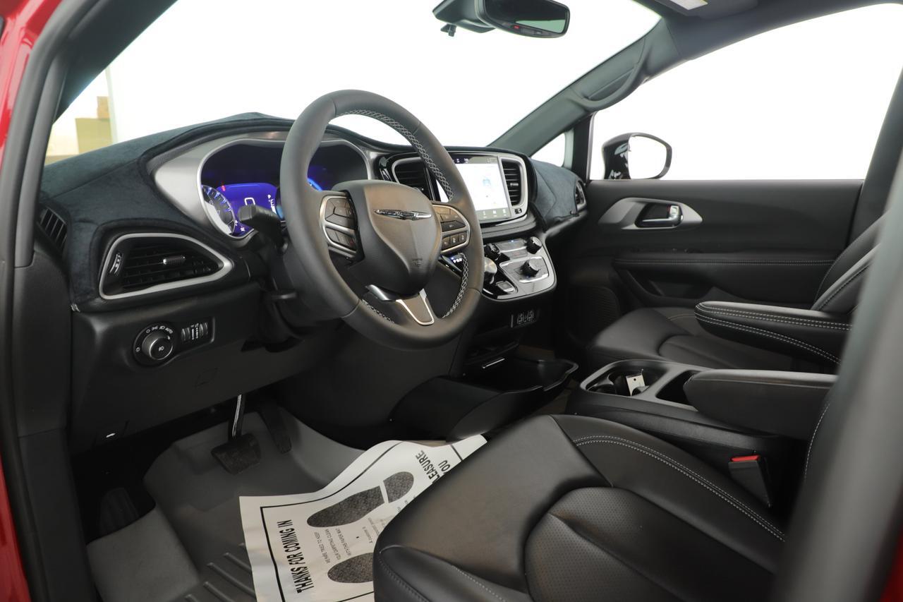 2025 Chrysler Pacifica Select New Braunfels TX