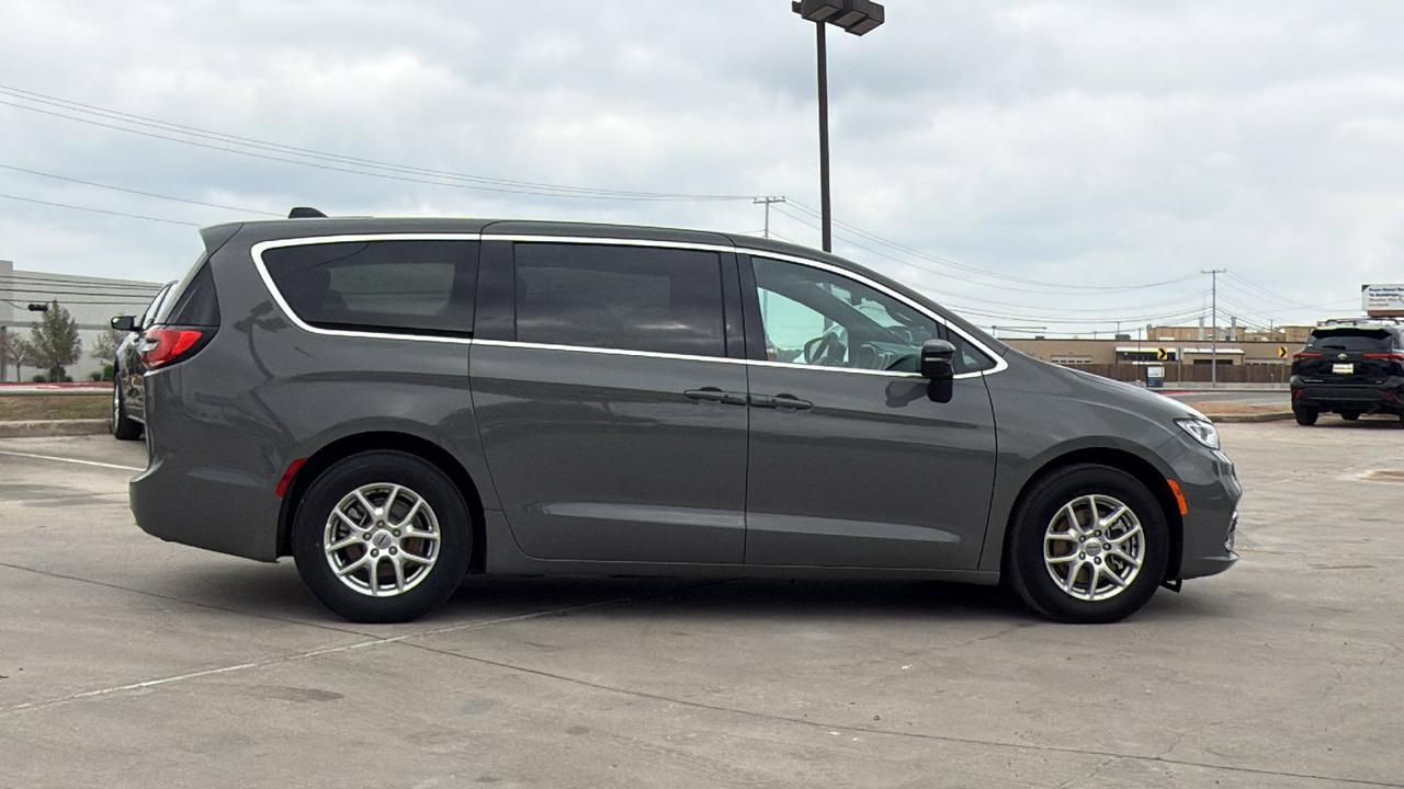 2025 Chrysler Pacifica Select New Braunfels TX