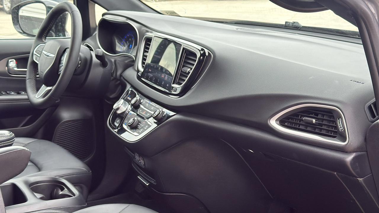 2025 Chrysler Pacifica Select New Braunfels TX