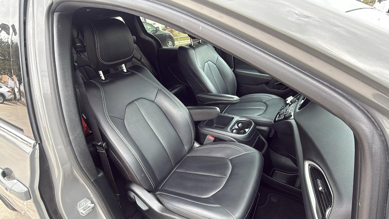 2025 Chrysler Pacifica Select New Braunfels TX