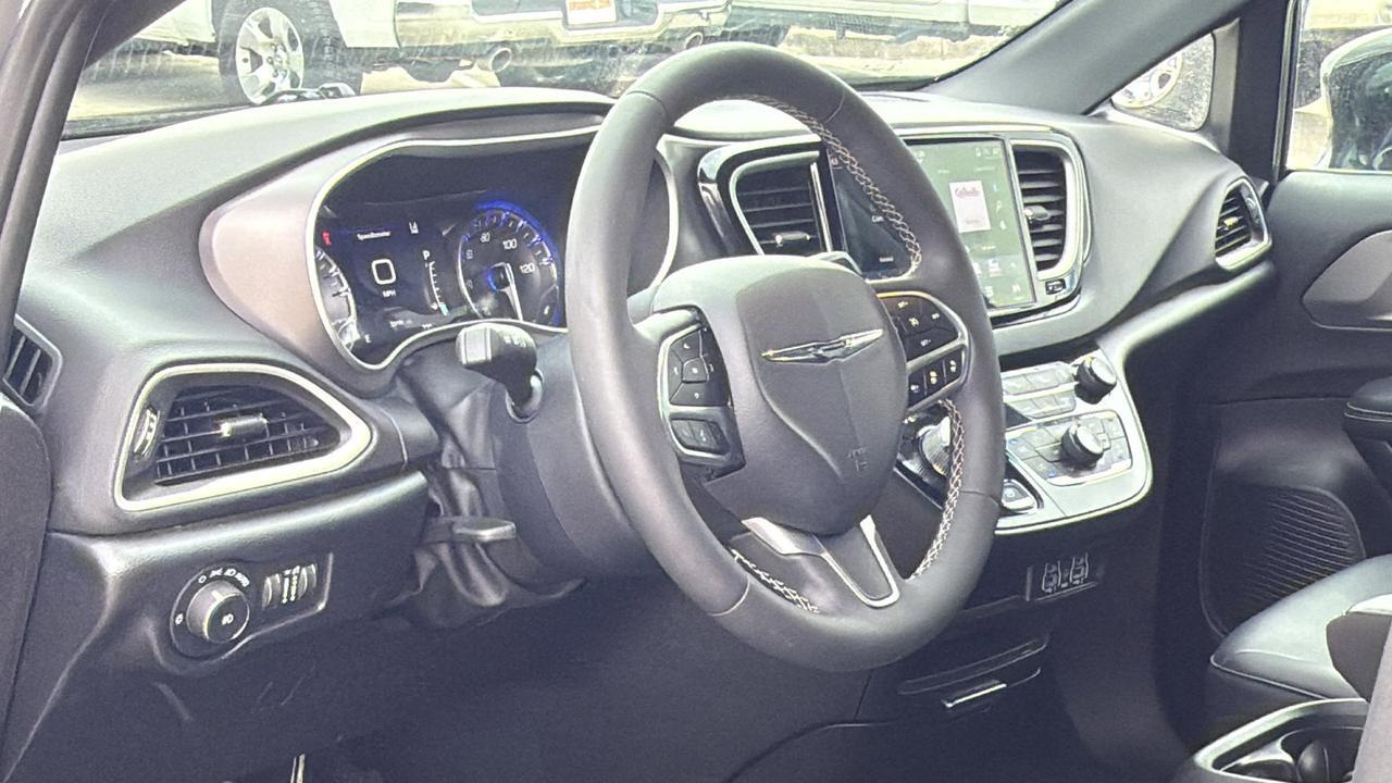 2025 Chrysler Pacifica Select New Braunfels TX