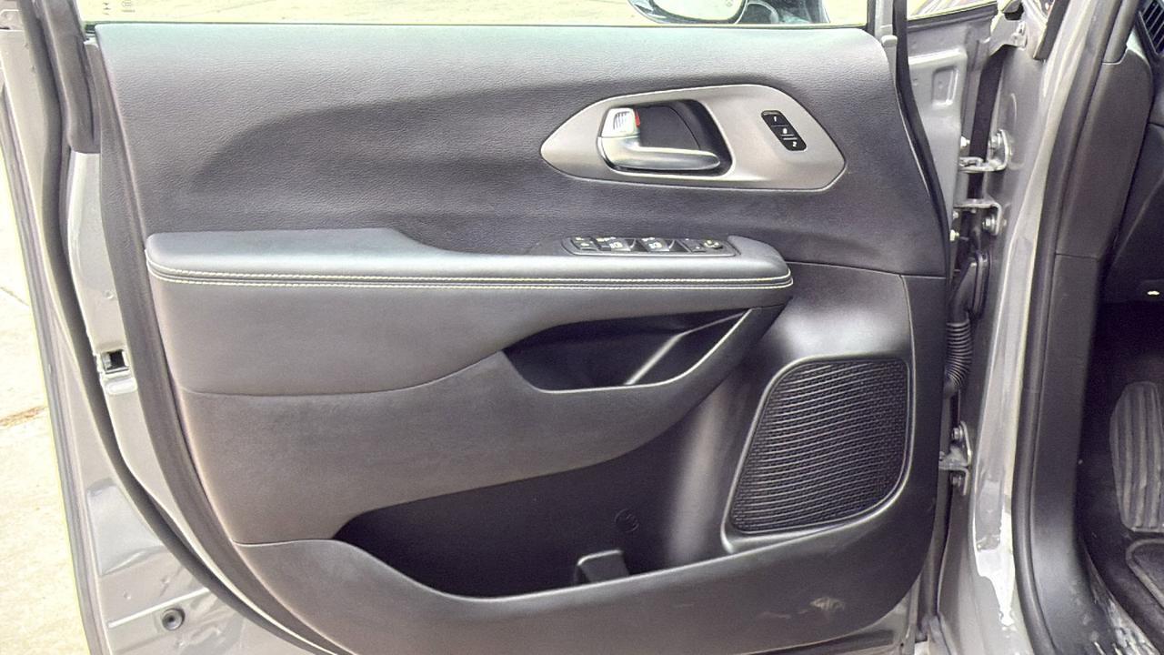 2025 Chrysler Pacifica Select New Braunfels TX