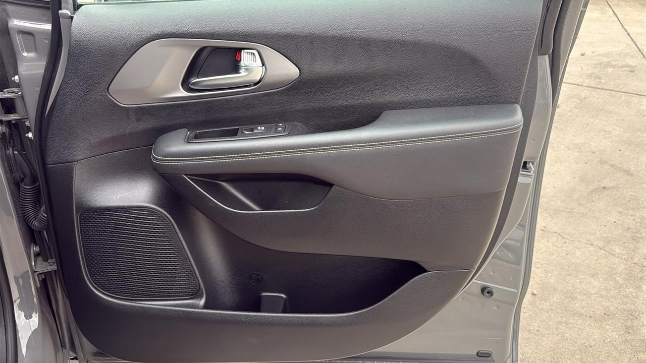 2025 Chrysler Pacifica Select New Braunfels TX