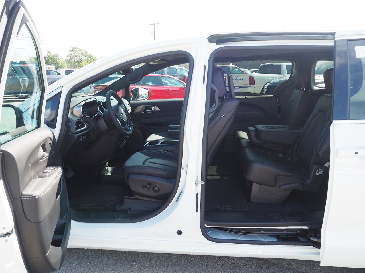 2025 Chrysler Pacifica Select New Braunfels TX