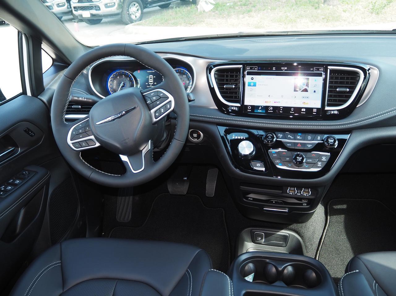2025 Chrysler Pacifica Select New Braunfels TX
