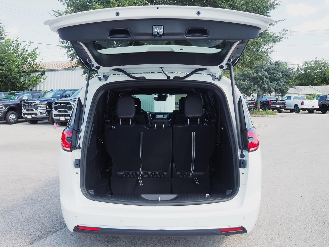 2025 Chrysler Pacifica Select New Braunfels TX