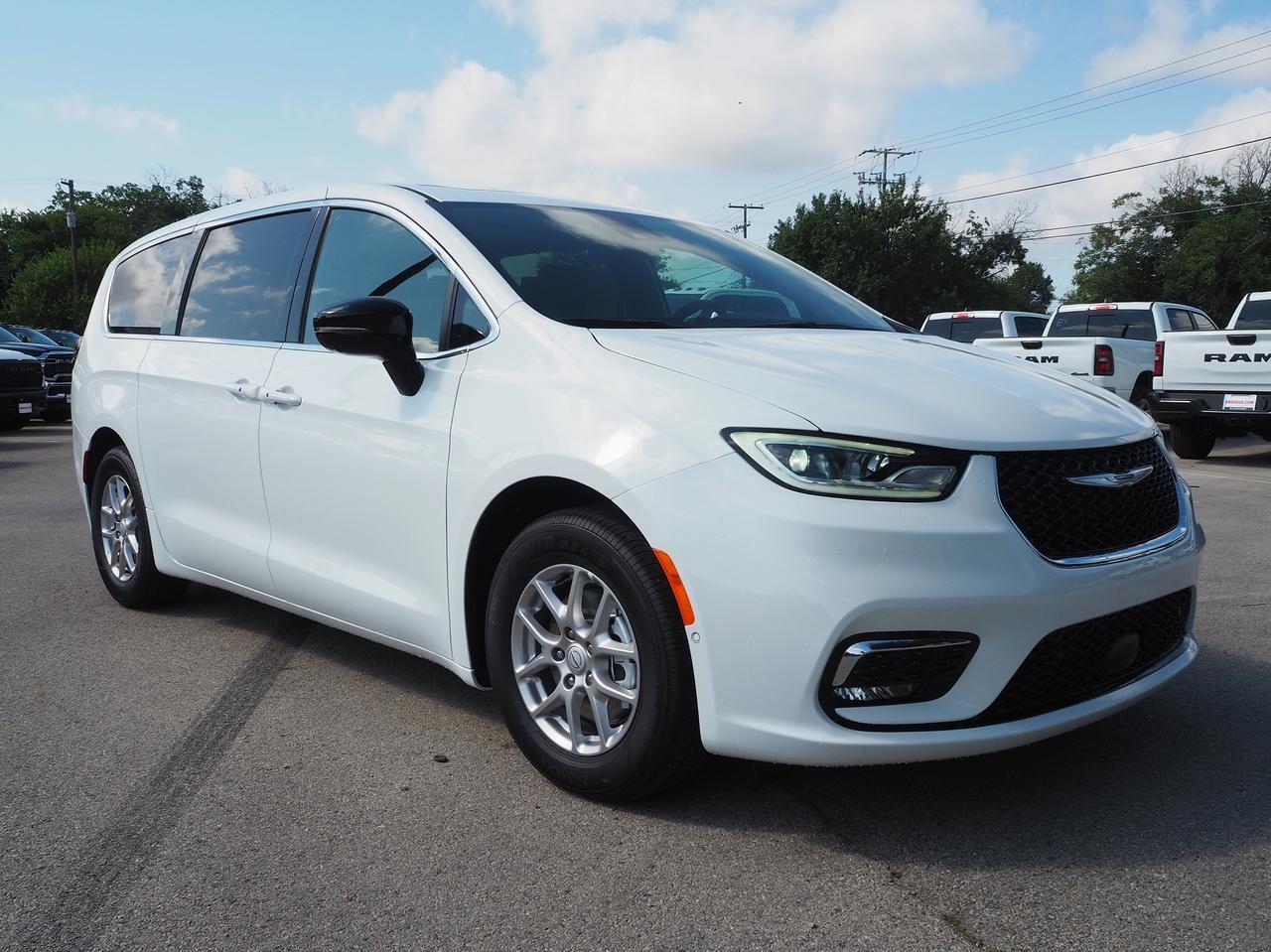 2025 Chrysler Pacifica Select New Braunfels TX