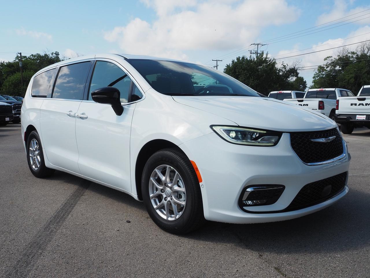 2025 Chrysler Pacifica Select New Braunfels TX
