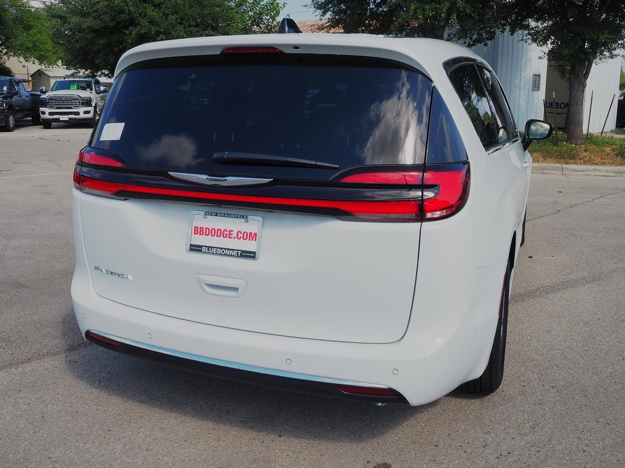 2025 Chrysler Pacifica Select New Braunfels TX