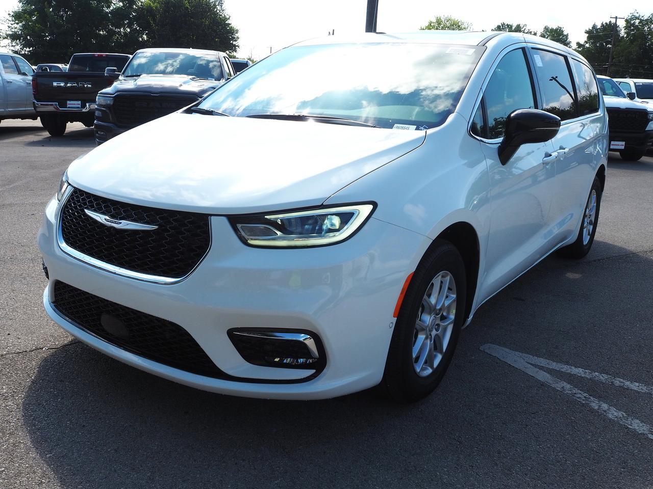 2025 Chrysler Pacifica Select New Braunfels TX