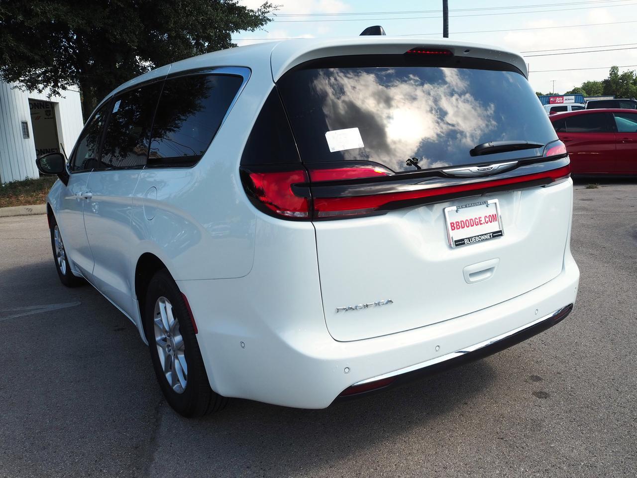 2025 Chrysler Pacifica Select New Braunfels TX