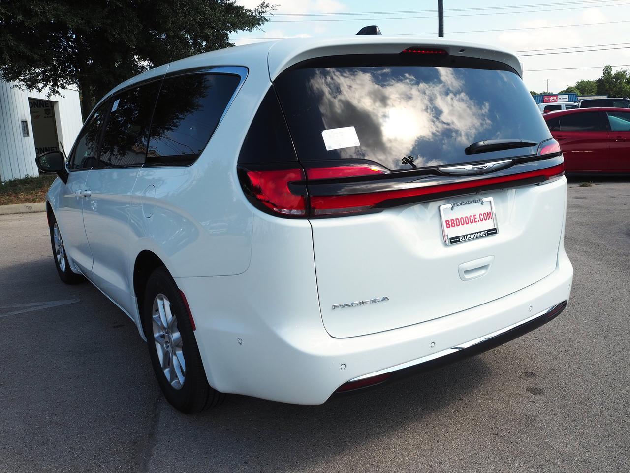 2025 Chrysler Pacifica Select New Braunfels TX