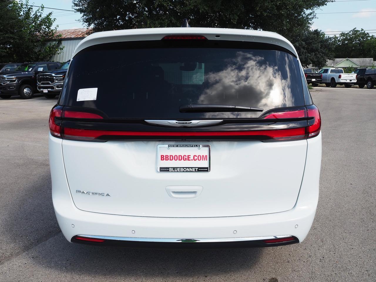 2025 Chrysler Pacifica Select New Braunfels TX