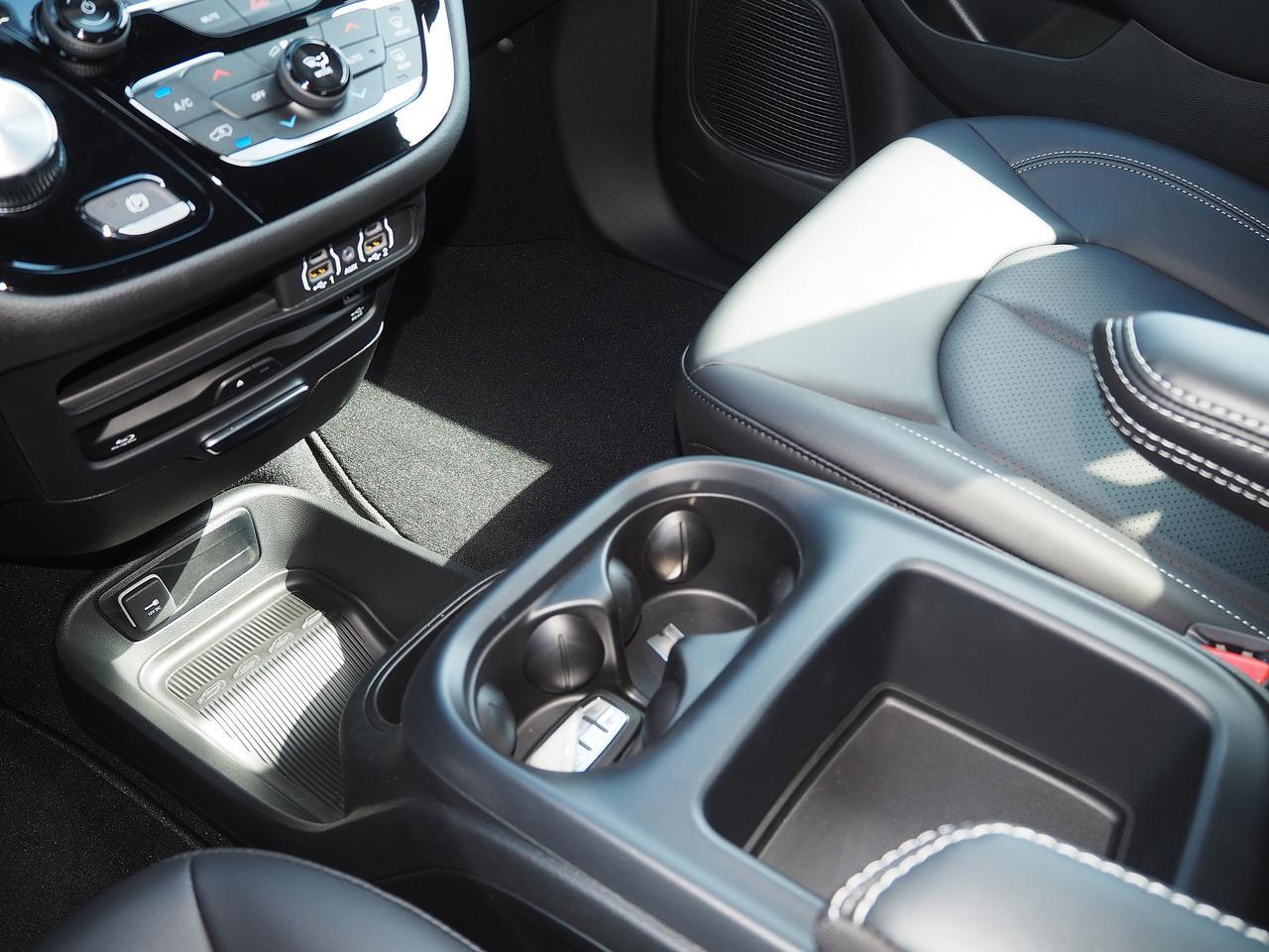 2025 Chrysler Pacifica Select New Braunfels TX