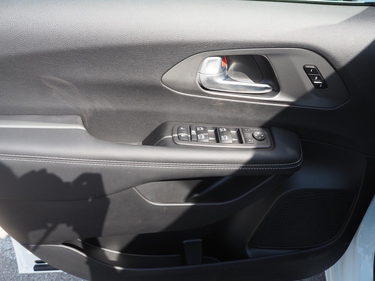 2025 Chrysler Pacifica Select New Braunfels TX