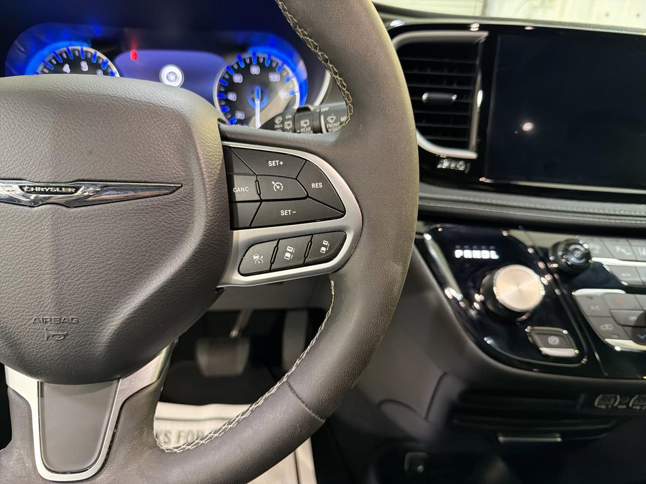 2025 Chrysler Pacifica Select San Antonio TX