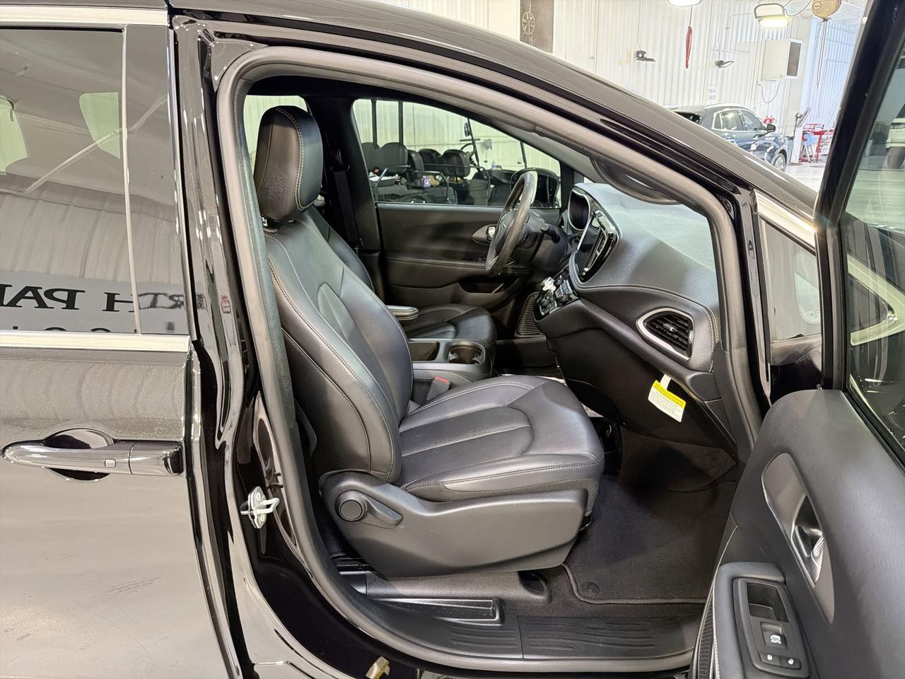 2025 Chrysler Pacifica Select San Antonio TX