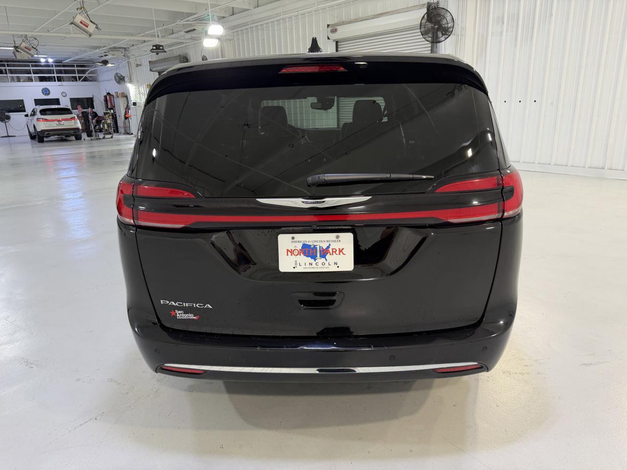2025 Chrysler Pacifica Select San Antonio TX