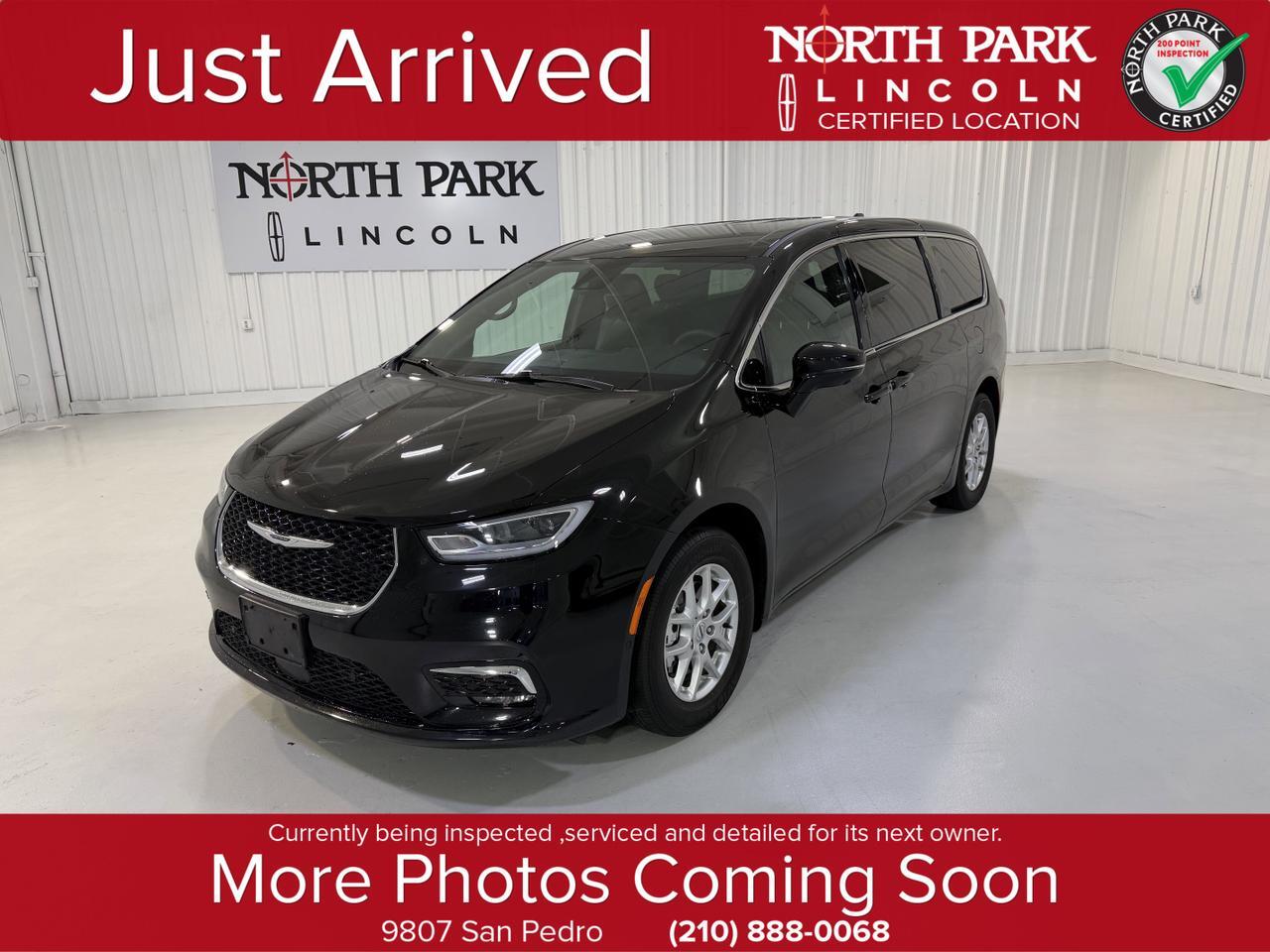 2025 Chrysler Pacifica Select