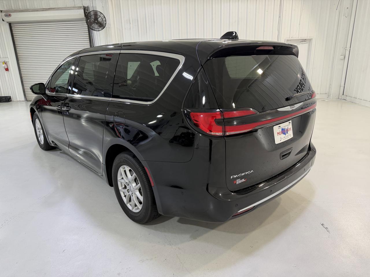 2025 Chrysler Pacifica Select San Antonio TX