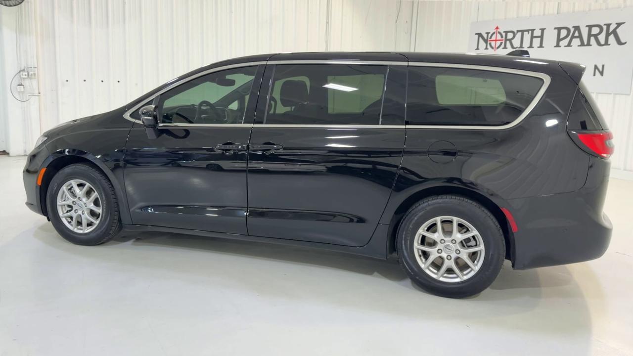 2025 Chrysler Pacifica Select San Antonio TX