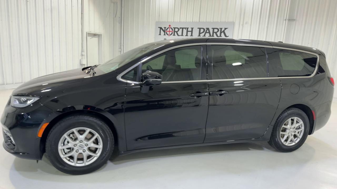 2025 Chrysler Pacifica Select San Antonio TX