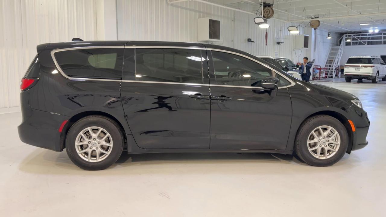 2025 Chrysler Pacifica Select San Antonio TX