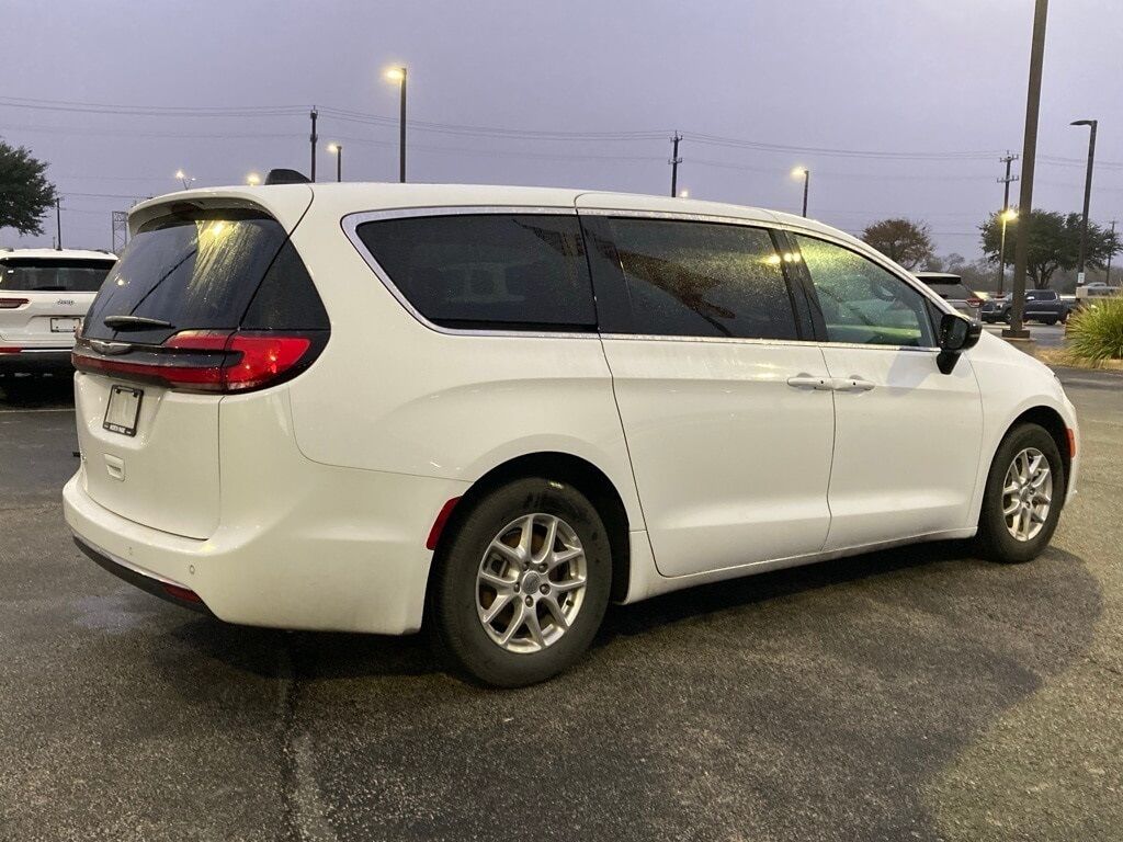 2025 Chrysler Pacifica Select San Antonio TX