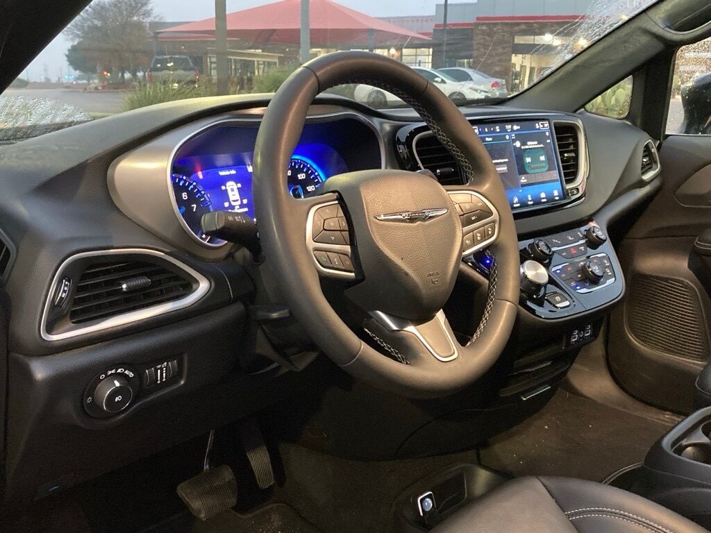 2025 Chrysler Pacifica Select San Antonio TX