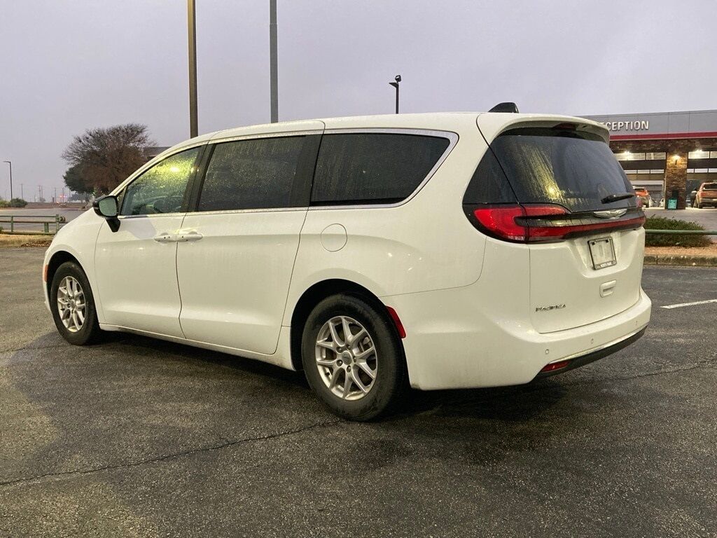 2025 Chrysler Pacifica Select San Antonio TX