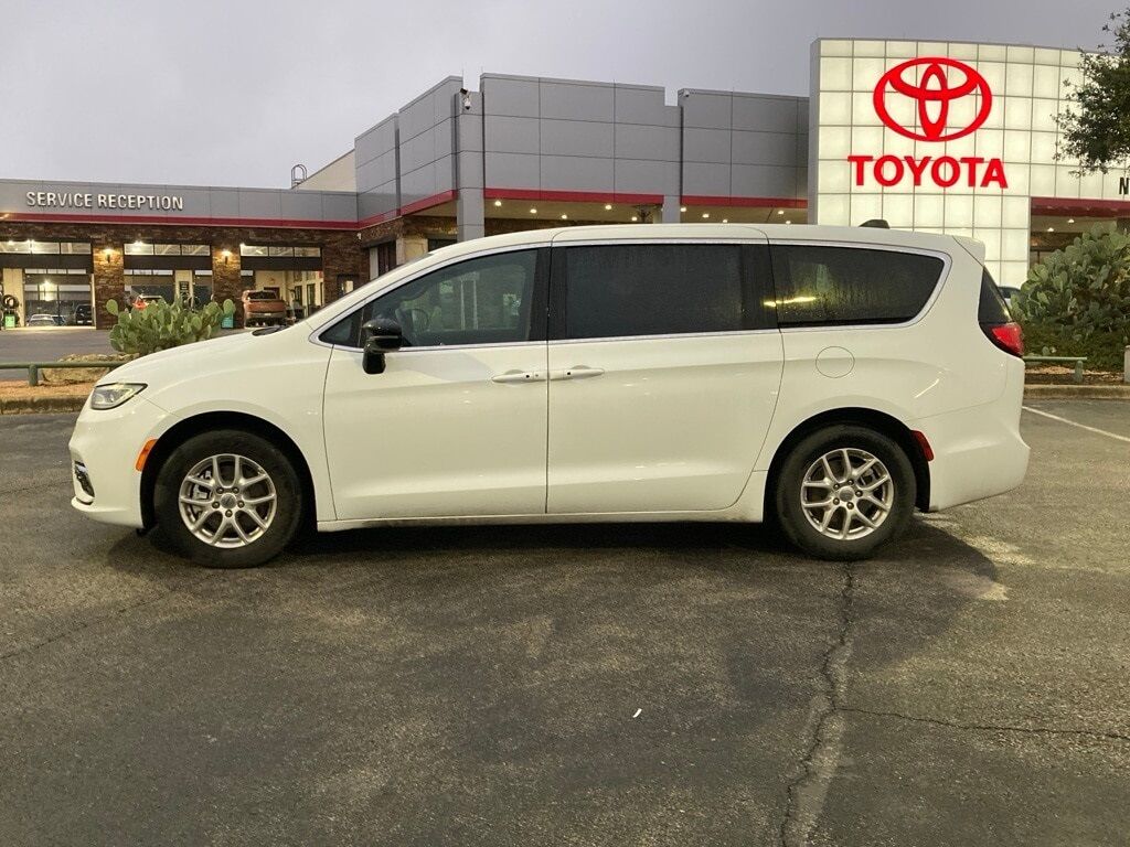 2025 Chrysler Pacifica Select San Antonio TX