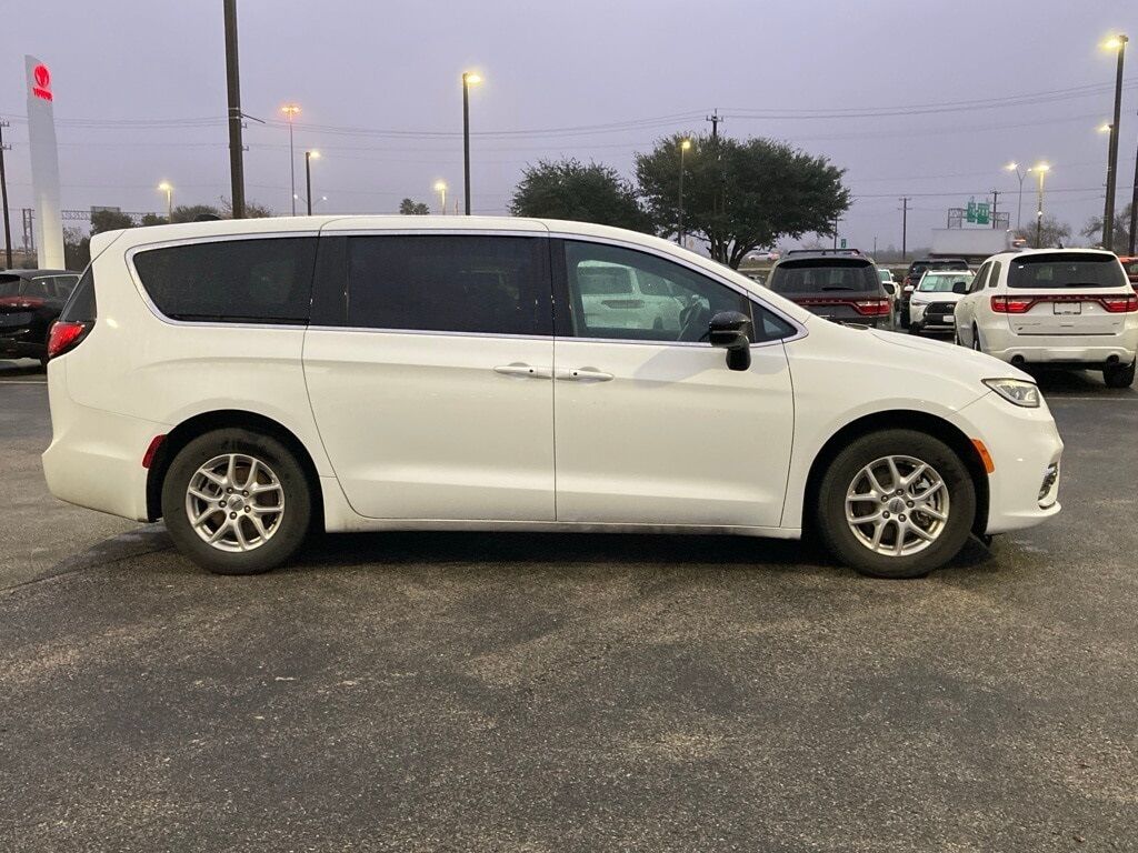2025 Chrysler Pacifica Select San Antonio TX