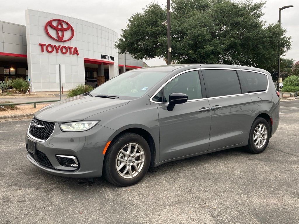 2025 Chrysler Pacifica Select