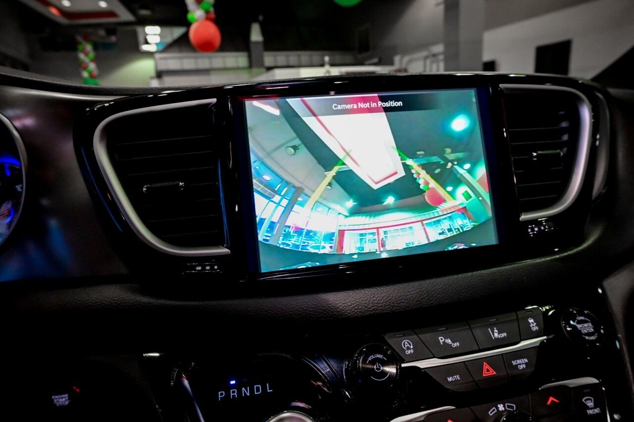 2025 Chrysler Pacifica Select Springfield NJ