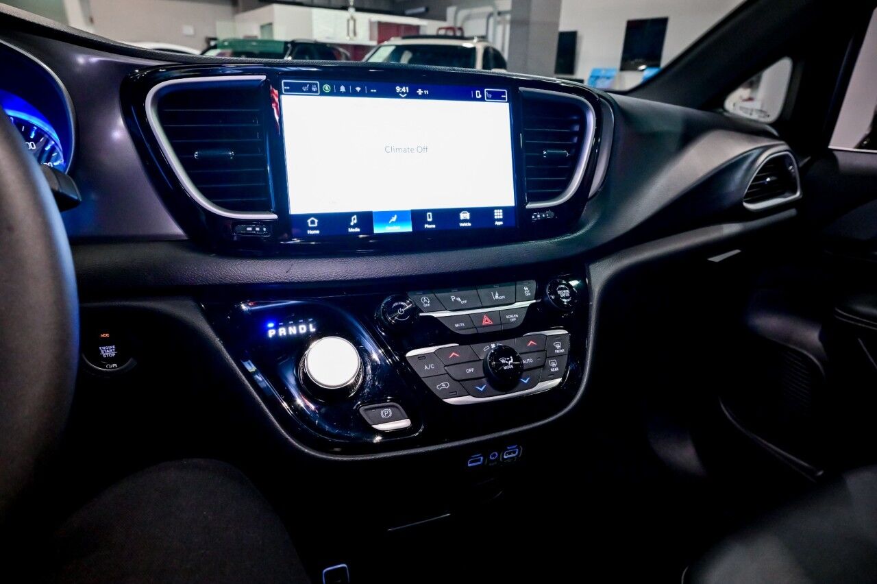 2025 Chrysler Pacifica Select Springfield NJ