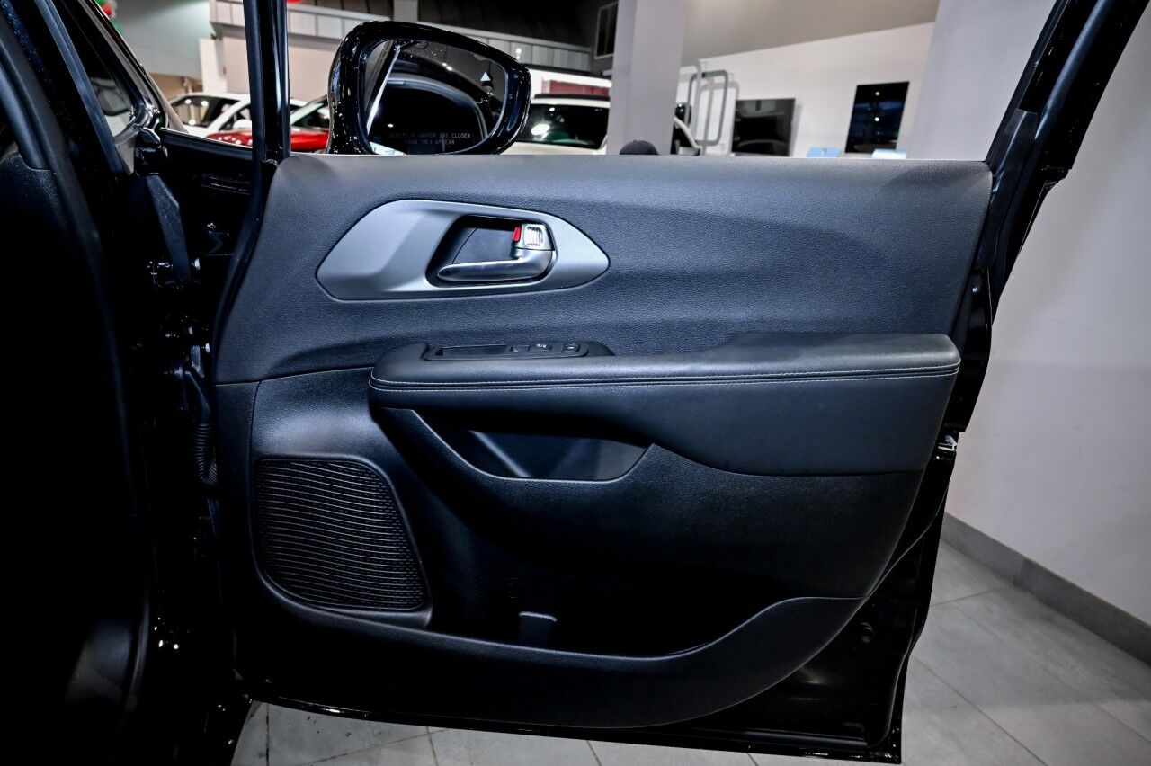 2025 Chrysler Pacifica Select Springfield NJ