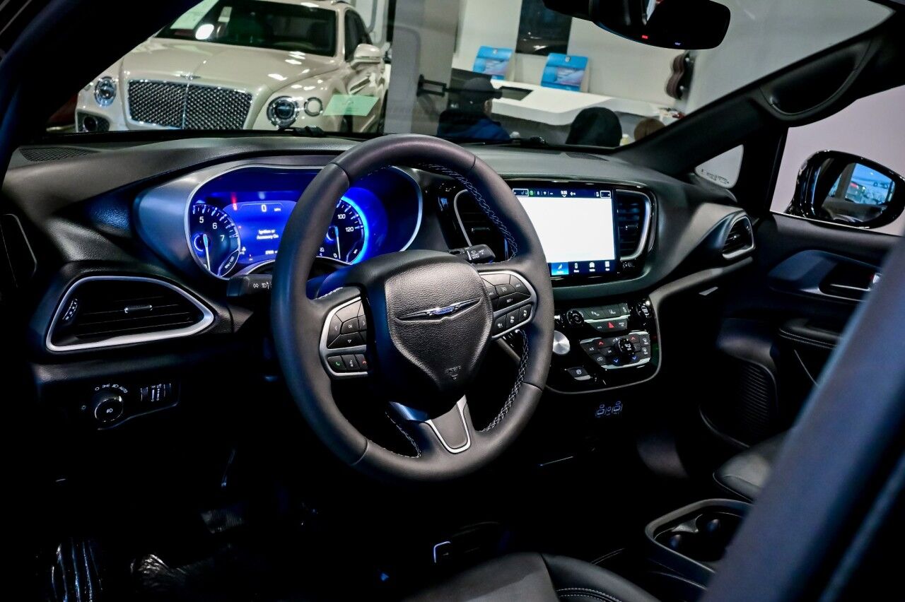 2025 Chrysler Pacifica Select Springfield NJ