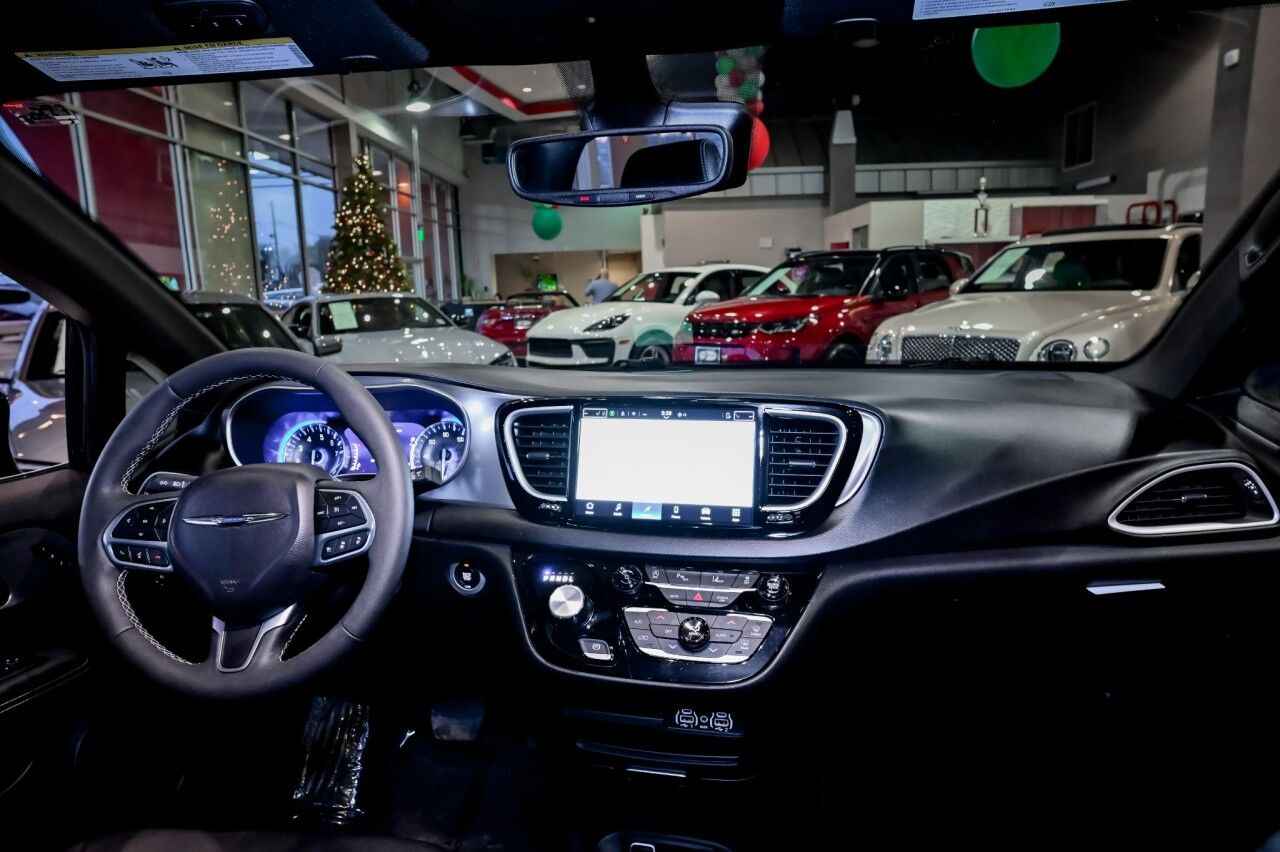 2025 Chrysler Pacifica Select Springfield NJ