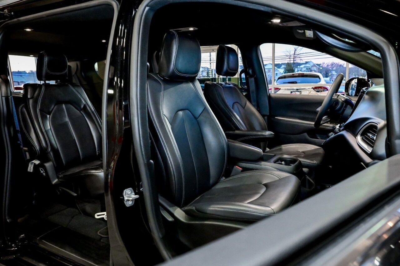 2025 Chrysler Pacifica Select Springfield NJ