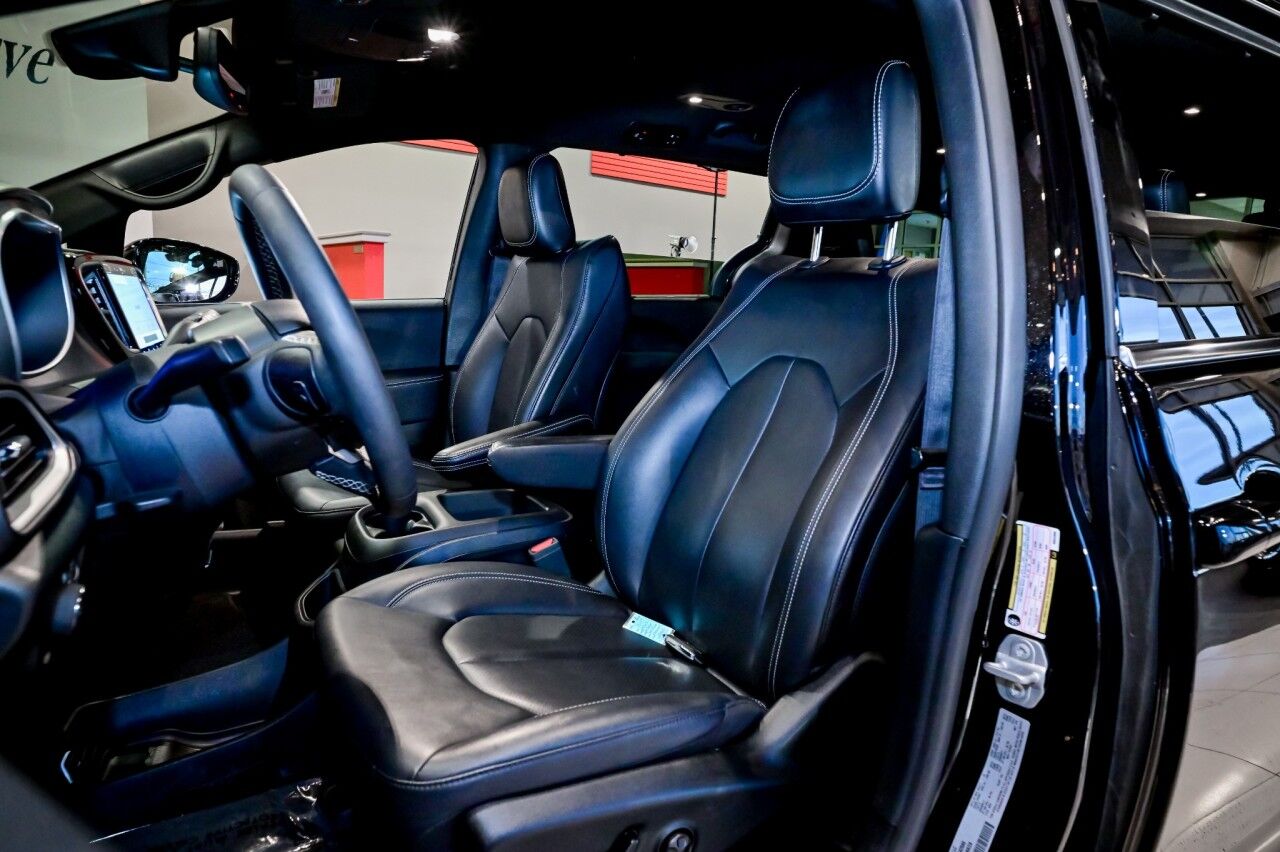 2025 Chrysler Pacifica Select Springfield NJ